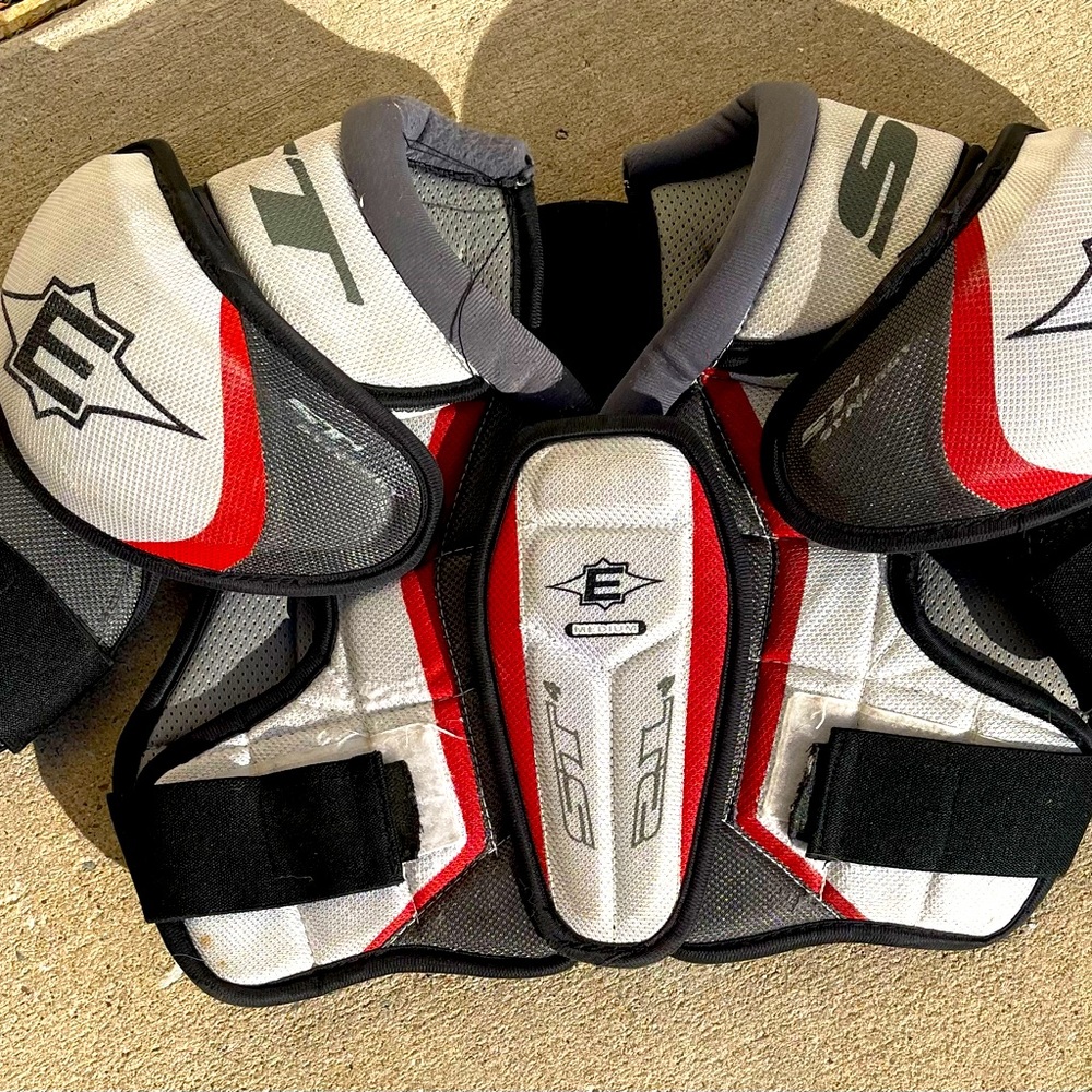 Easton stealth one kids shoulder pads for hockey sz youth medium